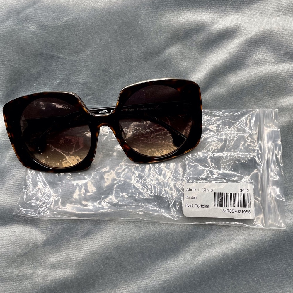 Alice + Olivia Canton Square Sunglasses - Picture 11 of 12